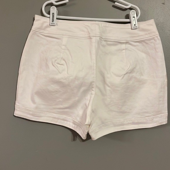Express White Button Front Shorts Size 6 - Picture 4 of 5
